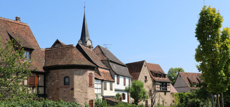 Alte Mauern & Weinreben Unterwegs rund um die Heimat des Gewürztraminers Alte Mauern & Weinreben Unterwegs rund um die Heimat des Gewürztraminers